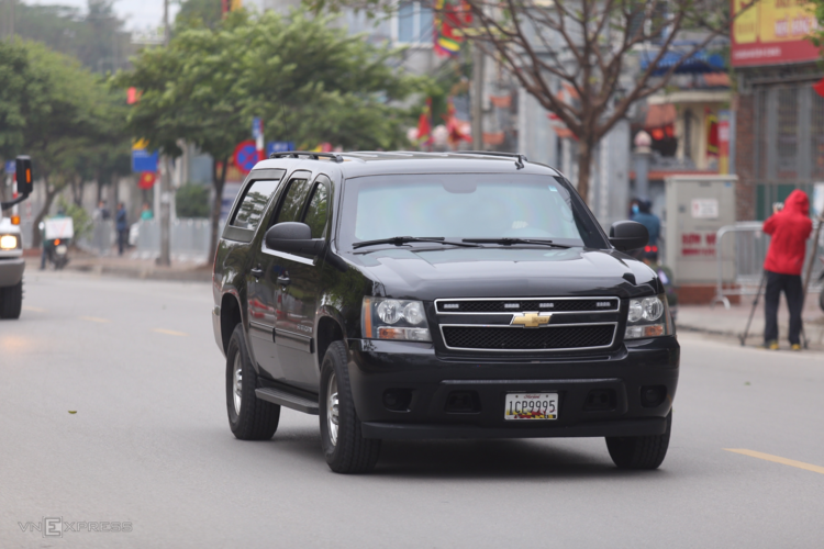 Đoàn xe chở thiết bị bảo vệ Tổng thống Mỹ đến Hà Nội ảnh 1