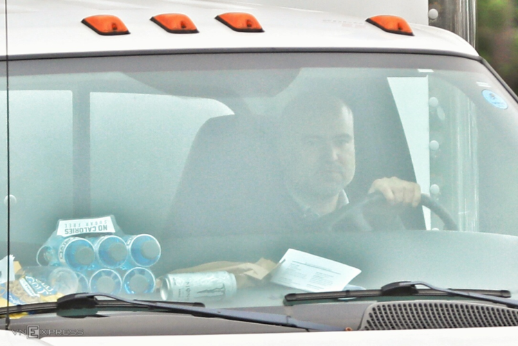 Đoàn xe chở thiết bị bảo vệ Tổng thống Mỹ đến Hà Nội ảnh 4