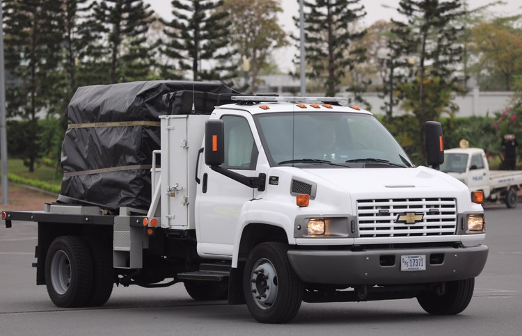 Đoàn xe chở thiết bị bảo vệ Tổng thống Mỹ đến Hà Nội ảnh 2