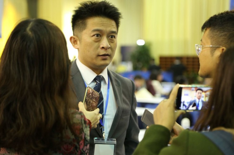 Buổi sáng đầu tiên bận rộn tại Trung tâm báo chí Hội nghị Thượng đỉnh Mỹ-Triều Tiên lần 2 ảnh 3