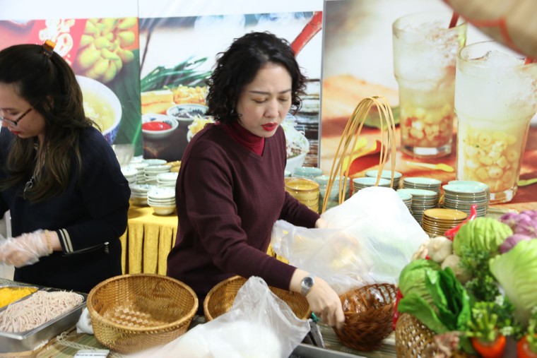 Buổi sáng đầu tiên bận rộn tại Trung tâm báo chí Hội nghị Thượng đỉnh Mỹ-Triều Tiên lần 2 ảnh 5