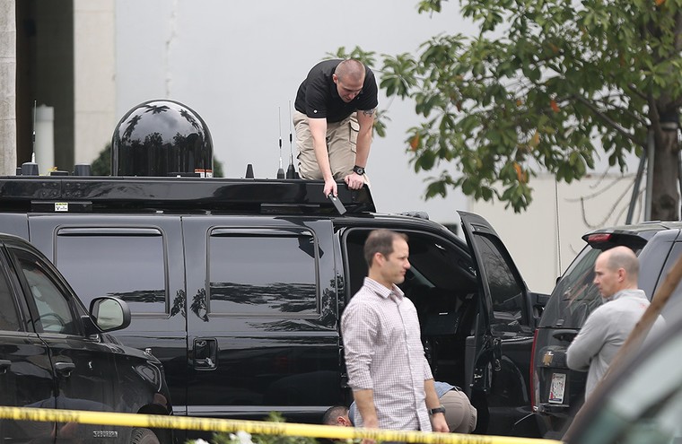 Quả cầu đen bí ẩn trên nóc xe hộ tống Tổng thống Trump ảnh 4