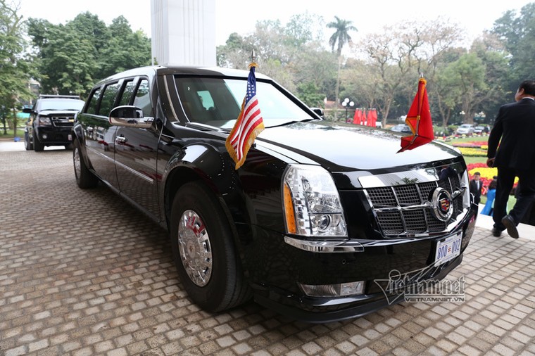 Quả cầu đen bí ẩn trên nóc xe hộ tống Tổng thống Trump ảnh 5