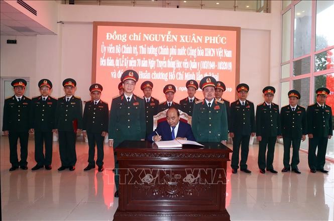 Thủ tướng Nguyễn Xuân Phúc dự Lễ kỷ nệm 70 năm ngày truyền thống Học viện Quân Y ảnh 4