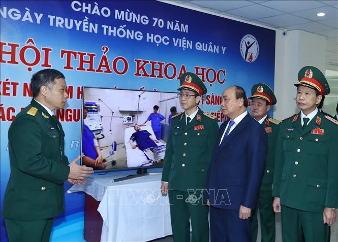 Thủ tướng Nguyễn Xuân Phúc dự Lễ kỷ nệm 70 năm ngày truyền thống Học viện Quân Y ảnh 5