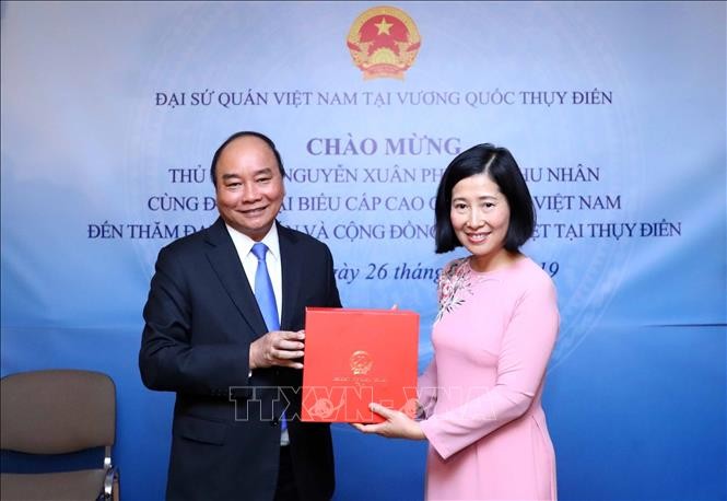 Thủ tướng Nguyễn Xuân Phúc gặp gỡ cộng đồng người Việt Nam tại Thụy Điển ảnh 2