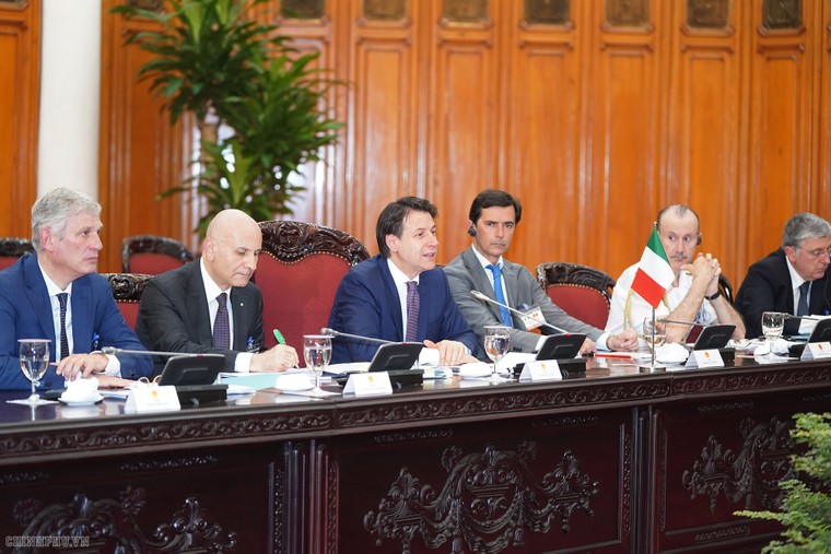 Thủ tướng Nguyễn Xuân Phúc đón, hội đàm với Thủ tướng Italy ảnh 8