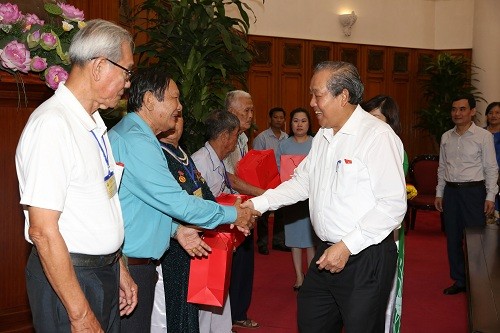 Phó Thủ tướng Thường trực tiếp đoàn người có công tỉnh Vĩnh Long ảnh 2