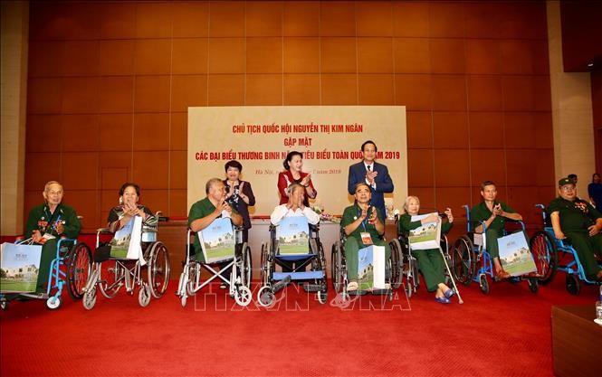 Chủ tịch Quốc hội gặp mặt các thương binh nặng tiêu biểu toàn quốc ảnh 2