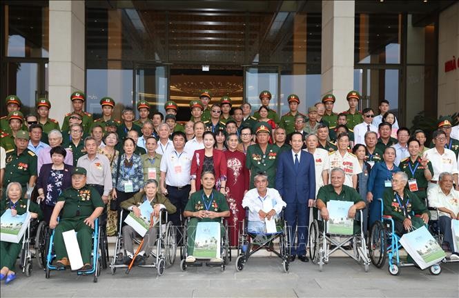 Chủ tịch Quốc hội gặp mặt các thương binh nặng tiêu biểu toàn quốc ảnh 4