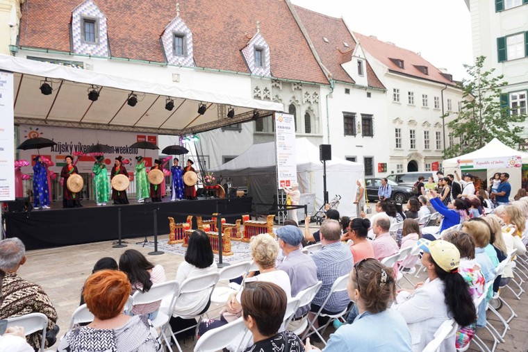 Đậm nét văn hóa Việt Nam trong lễ hội 'Asian Weekend 2019' ở Slovakia ảnh 4