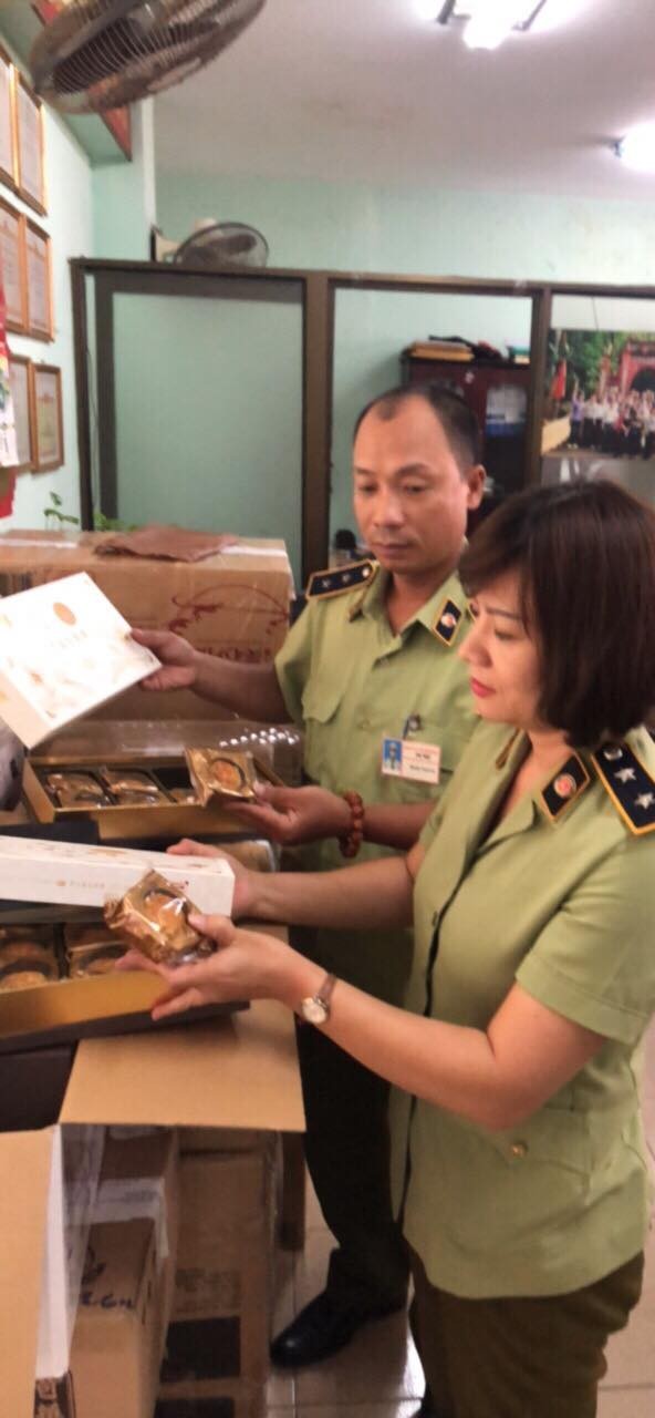 Hà Nội: Tạm giữ hơn 1 nghìn chiếc bánh Trung thu nhập lậu vào Việt Nam ảnh 2