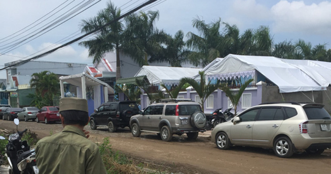 Bộ Nội vụ yêu cầu kiểm tra vụ đám cưới xa hoa ở Sóc Trăng ảnh 1