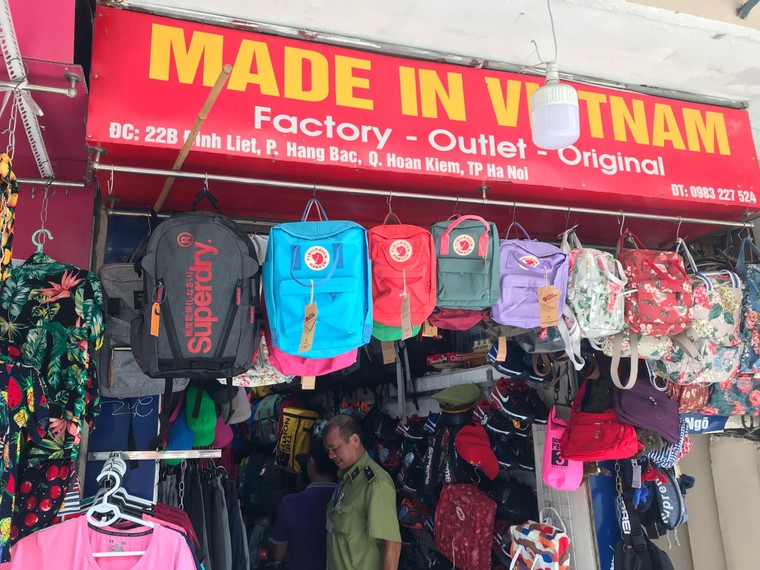 Thu giữ hàng nghìn sản phẩm giả thương hiệu The North Face ảnh 1