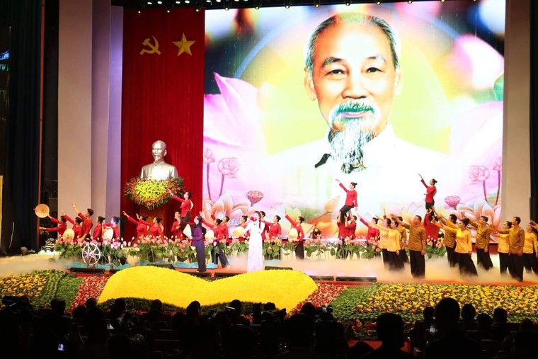 Mãi mãi là ngọn cờ quy tụ sức mạnh toàn dân tộc ảnh 2