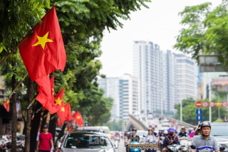 Đường phố Hà Nội rực rỡ cờ hoa mừng ngày Quốc khánh ảnh 8