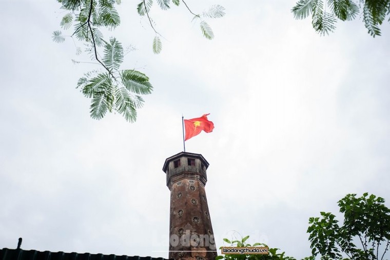 Đường phố Hà Nội rực rỡ cờ hoa mừng ngày Quốc khánh ảnh 4