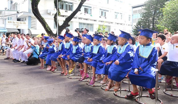 Xúc động lễ khai giảng đặc biệt dành cho bệnh nhân nhi ung thư ảnh 1