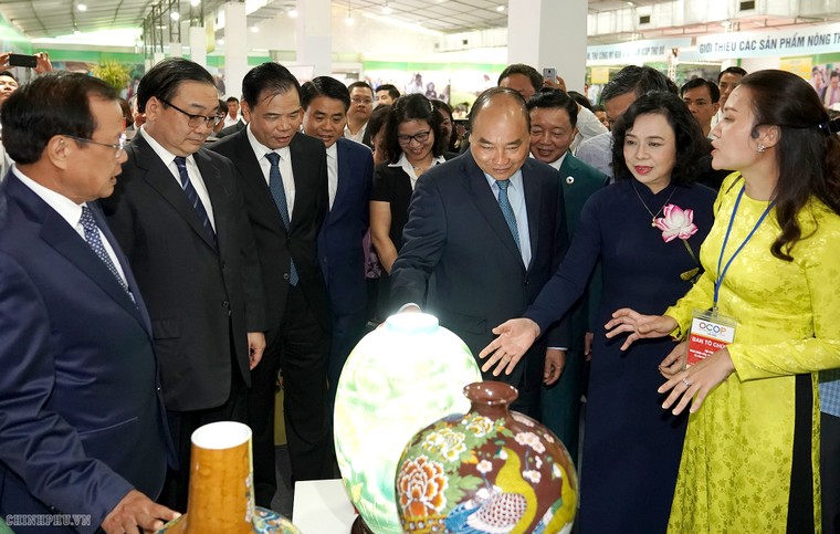 Thủ tướng dự Hội nghị tổng kết 10 năm xây dựng nông thôn mới tại Hà Nội ảnh 2