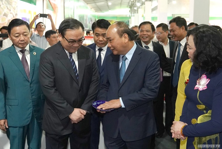 Thủ tướng dự Hội nghị tổng kết 10 năm xây dựng nông thôn mới tại Hà Nội ảnh 1