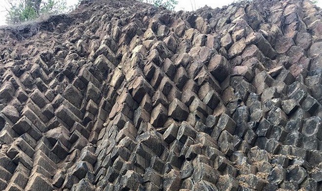Phát hiện 'Gành Đá Đĩa trên cạn' với kết cấu địa chất độc đáo ảnh 1