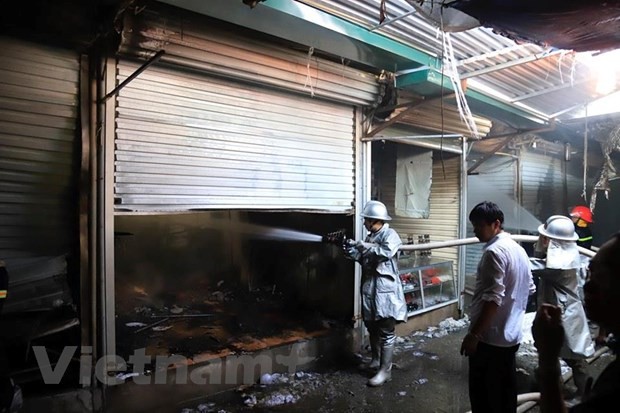Hà Nội: Cháy lớn tại khu vực bán vải và quần áo ở chợ Tó ảnh 5