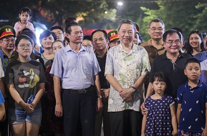 Màn diễu hành của Đoàn Nghi lễ CAND hút khán giả Thủ đô ảnh 1