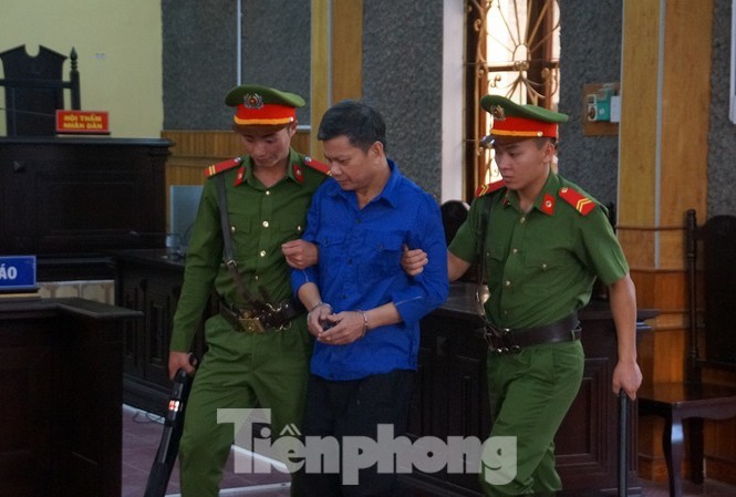 Gian lận thi Sơn La: Khởi tố vụ đưa - nhận hối lộ, bắt giam cựu PGĐ Sở ảnh 2
