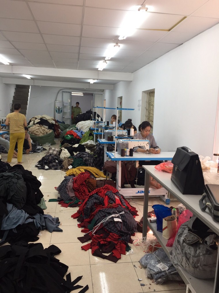 Nghi vấn hàng Trung Quốc 'đội lốt' hàng hiệu Việt ảnh 1