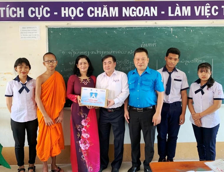 Chuyện về cô giáo nặng lòng với tiếng Khmer ảnh 2