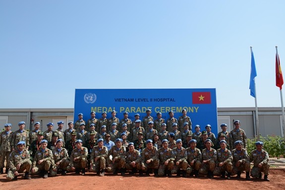 Các 'sứ giả' hòa bình Việt Nam đón nhận phần thưởng cao quý của LHQ ảnh 4