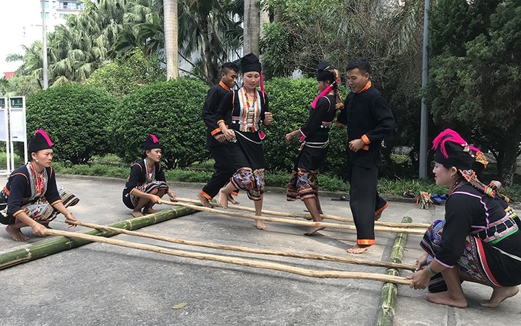 Trình diễn âm nhạc của người Khơ Mú tại Hà Nội ảnh 1