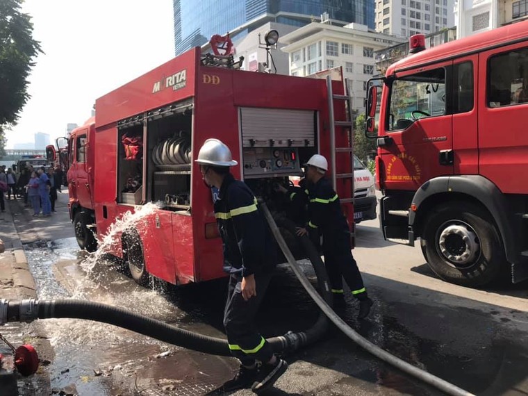 Hà Nội: Xảy cháy tại Ngân hàng BIDV Nguyễn Chí Thanh ảnh 2