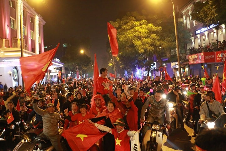 Hãy vui đi vì chúng ta là 'nhà vô địch' ảnh 3