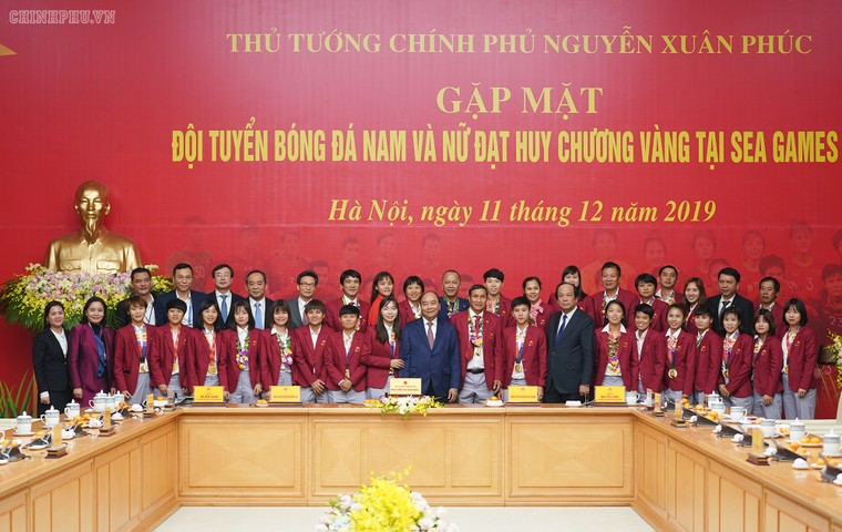 Chùm ảnh: Thủ tướng Nguyễn Xuân Phúc gặp đội tuyển bóng đá Việt Nam ảnh 10