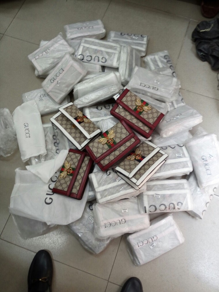 Hà Nội: Thu giữ gần 700 túi xách 'nhái' LV, Chanel, Gucci ảnh 2