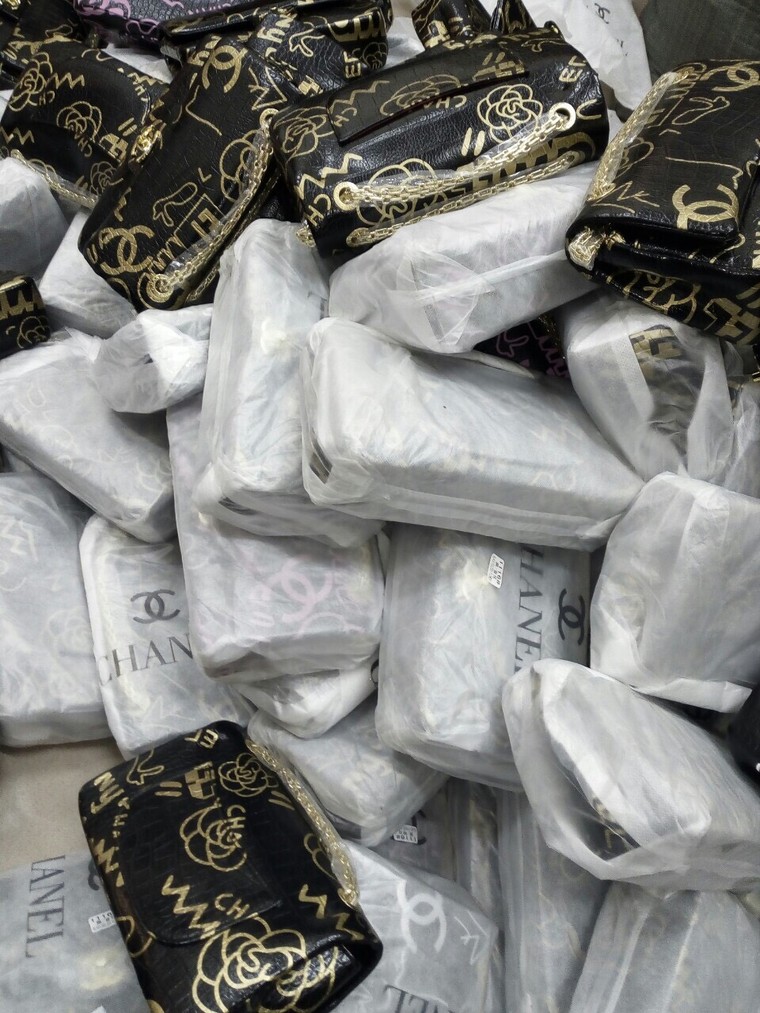 Hà Nội: Thu giữ gần 700 túi xách 'nhái' LV, Chanel, Gucci ảnh 3