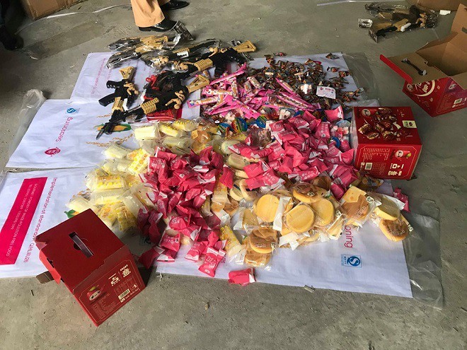QLTT Hà Nội: Thu giữ 30 tấn bánh kẹo cùng 800kg thịt lợn không rõ nguồn gốc xuất xứ ảnh 3