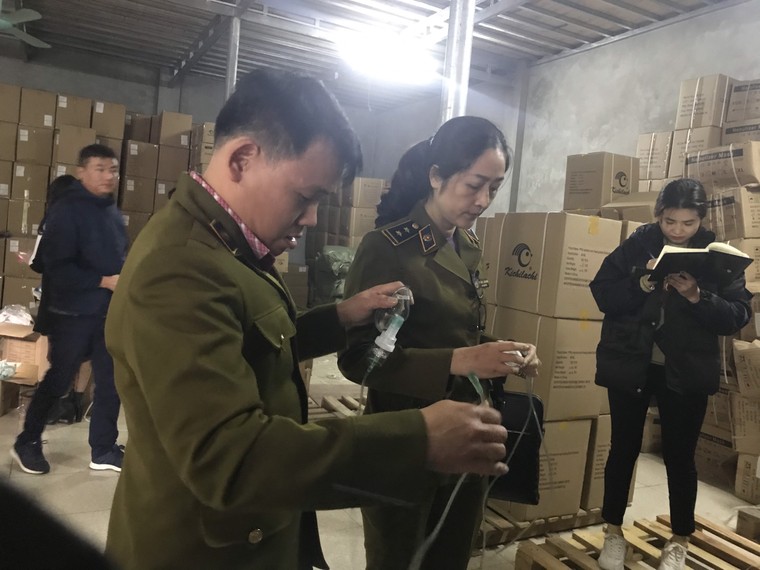 Vụ Thiết bị y tế nhập lậu: QLTT Bắc Ninh tịch thu toàn bộ số hàng để điều tra ảnh 4
