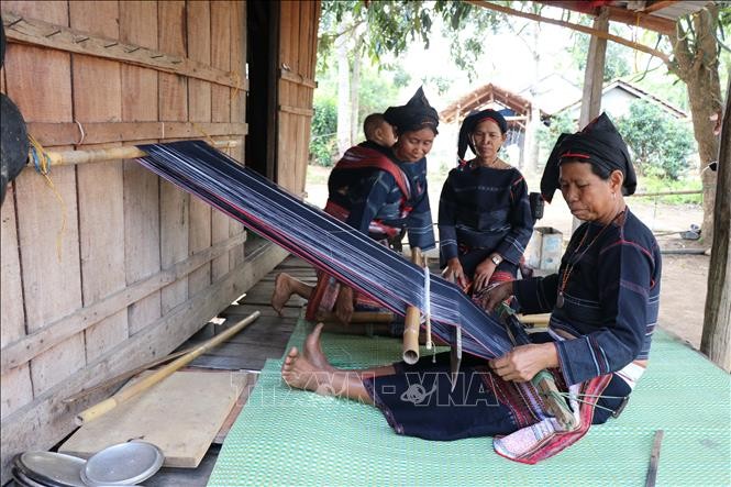 Người truyền cảm hứng cho đồng bào Bahnar làm du lịch ảnh 3