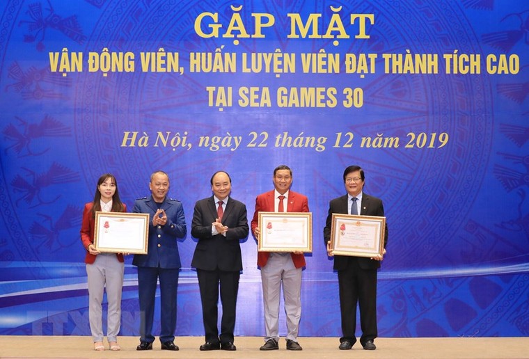 Thủ tướng gặp VĐV, huấn luyện viên đạt thành tích cao tại SEA Games 30 ảnh 8