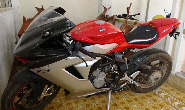 Long An: Bắt giữ 02 xe mô tô nhập lậu trị giá 1,5 tỷ đồng ảnh 1