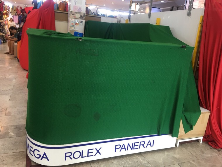 Tiểu thương Saigon Square đồng loạt đóng cửa trước đợt truy quét hàng giả của lực lượng QLTT ảnh 3