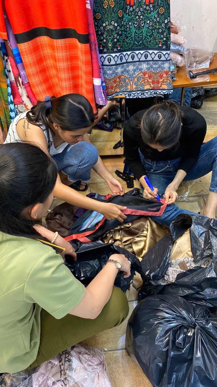 Tiểu thương Saigon Square đồng loạt đóng cửa trước đợt truy quét hàng giả của lực lượng QLTT ảnh 7