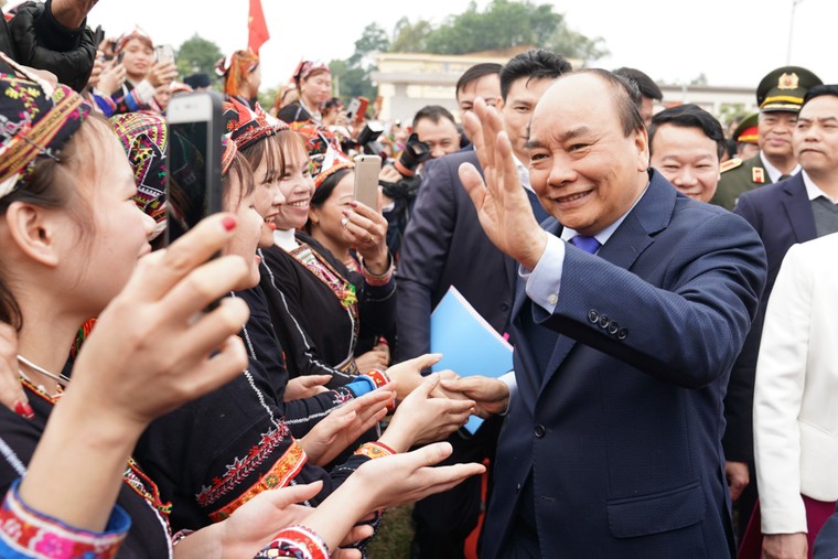 Thủ tướng trao danh hiệu 'Huyện nông thôn mới' đầu tiên vùng Tây Bắc ảnh 1