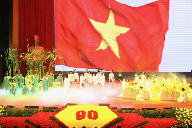 Chùm ảnh: Lễ kỷ niệm cấp quốc gia 90 năm Ngày thành lập Đảng ảnh 3