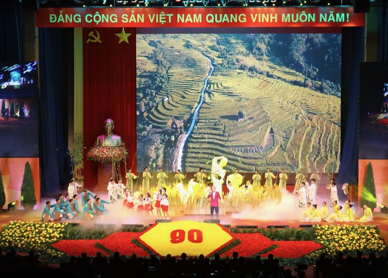 Chùm ảnh: Lễ kỷ niệm cấp quốc gia 90 năm Ngày thành lập Đảng ảnh 6