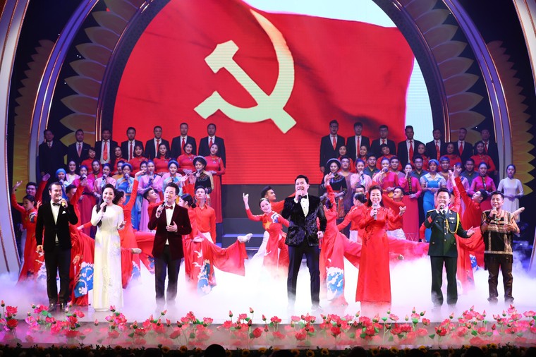 Chùm ảnh: Lễ kỷ niệm cấp quốc gia 90 năm Ngày thành lập Đảng ảnh 7