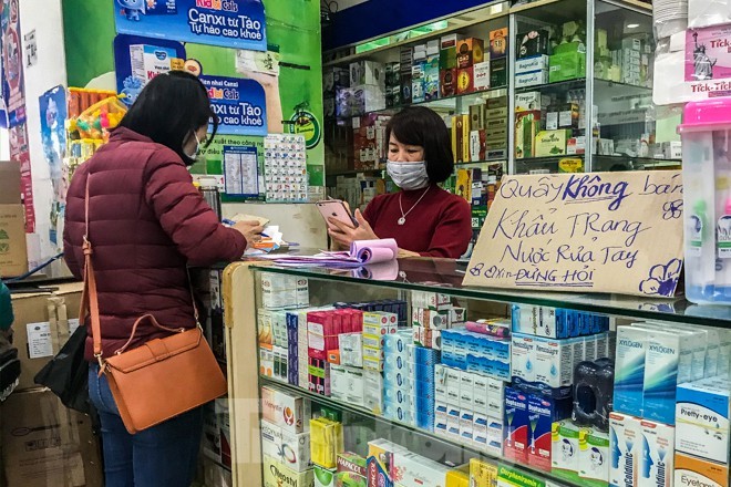 Giữa cơn sốt, chợ thuốc Hapulico đồng loạt treo biển 'không bán khẩu trang' ảnh 12