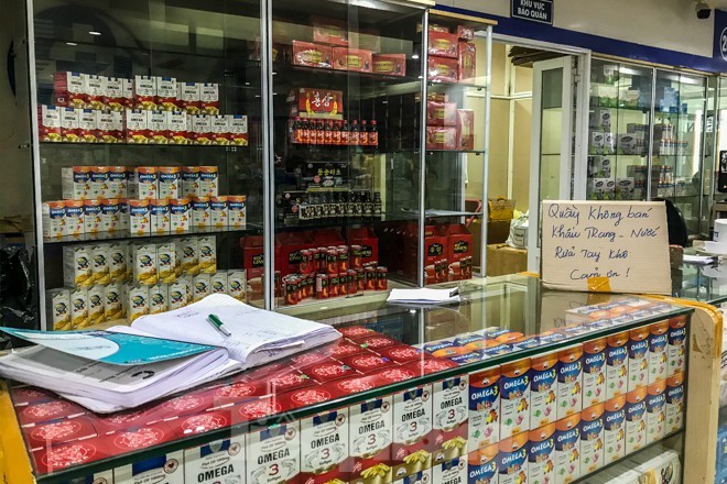 Giữa cơn sốt, chợ thuốc Hapulico đồng loạt treo biển 'không bán khẩu trang' ảnh 5